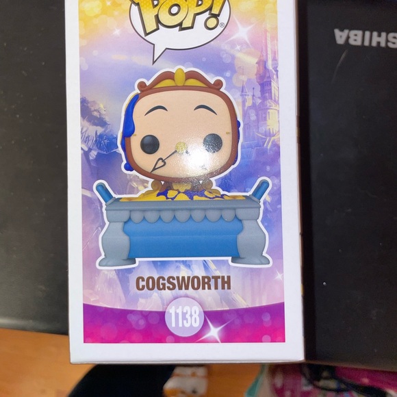 Cogsworth in Pie Funko Pop - Picture 3 of 3